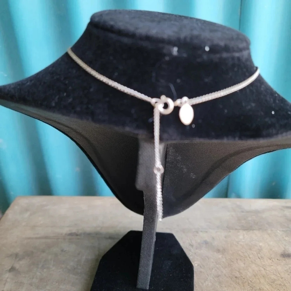 Avon  Square Necklace - Picture 6 of 6